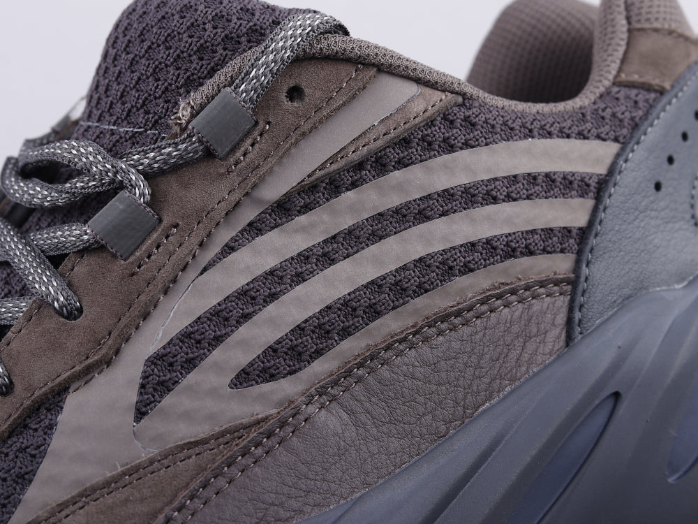 GLM - Yzy 700 Geode Sneaker