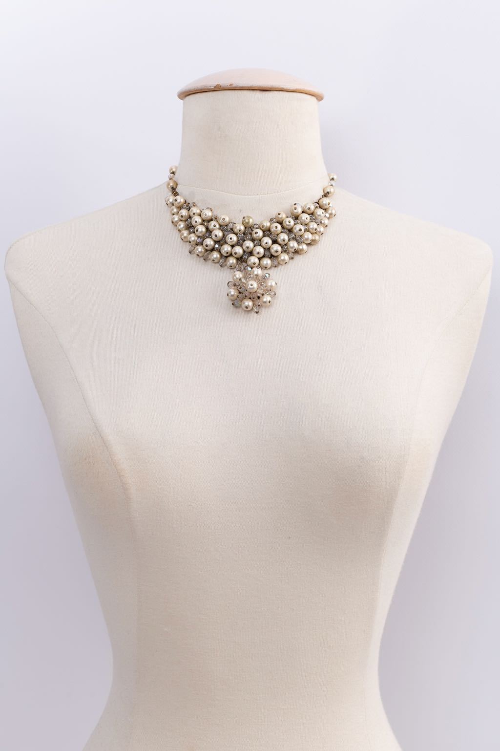 Collier de perles nacrÃ©es Chanel (Non signÃ©)