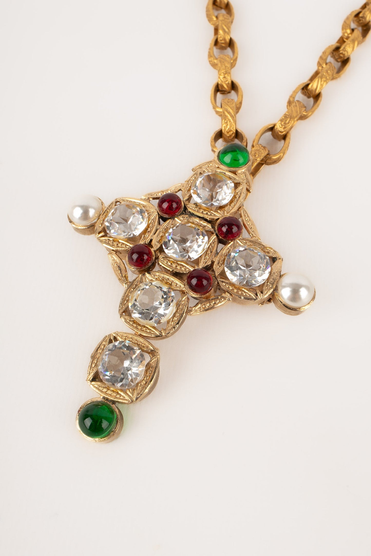 Collier croix Chanel (attribuÃ©e Ã )