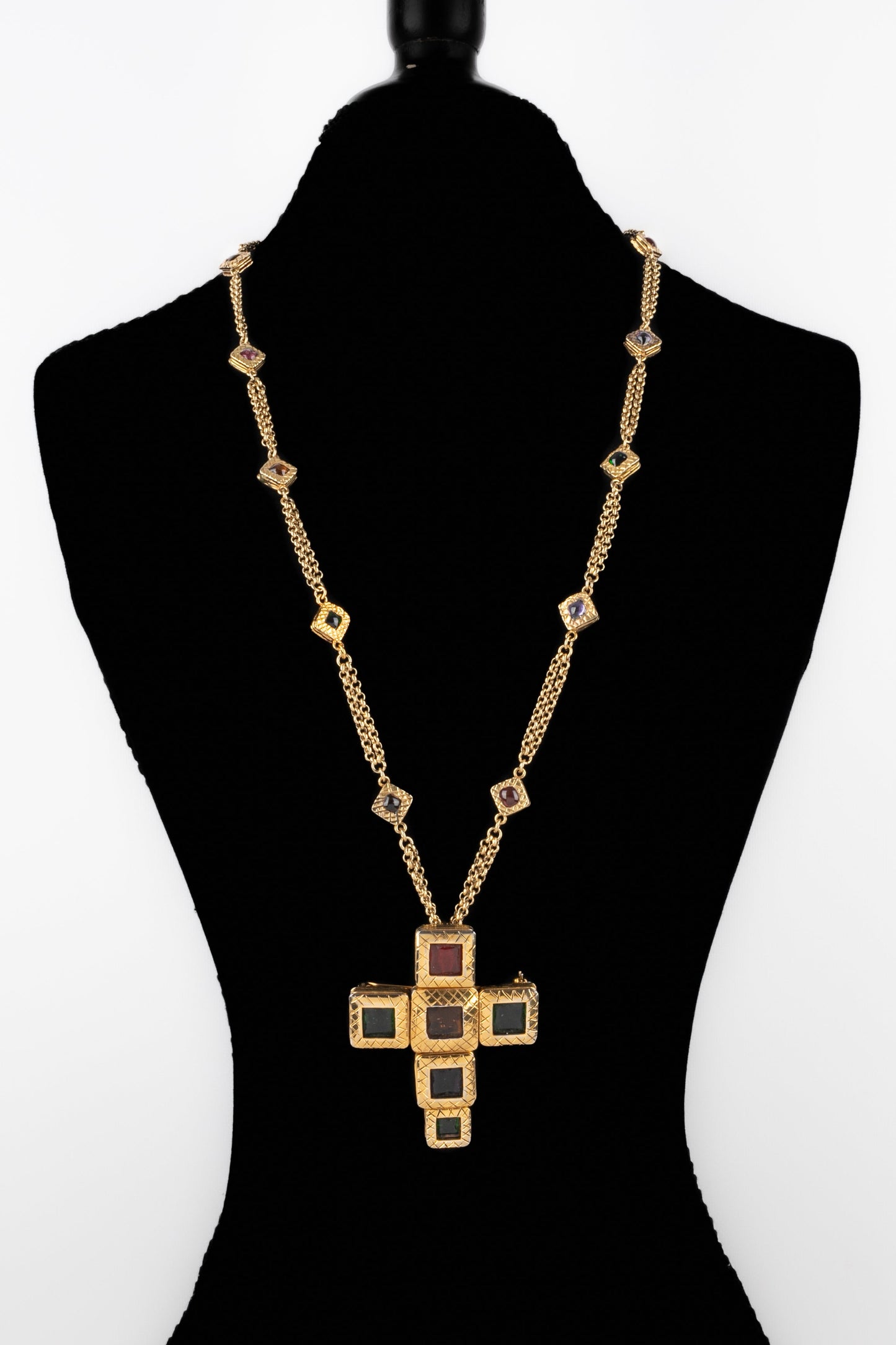 Collier croix Chanel