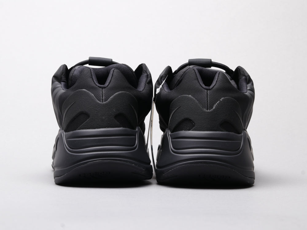GLM - Yzy 700 Dark Glow Sneaker