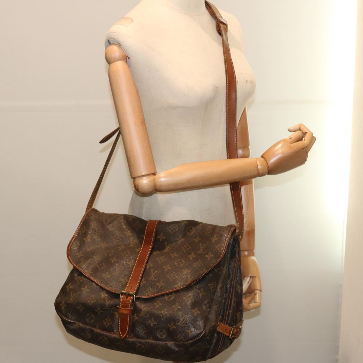 LOUIS VUITTON Monogram Saumur 35 Shoulder Bag M42254 LV 70341