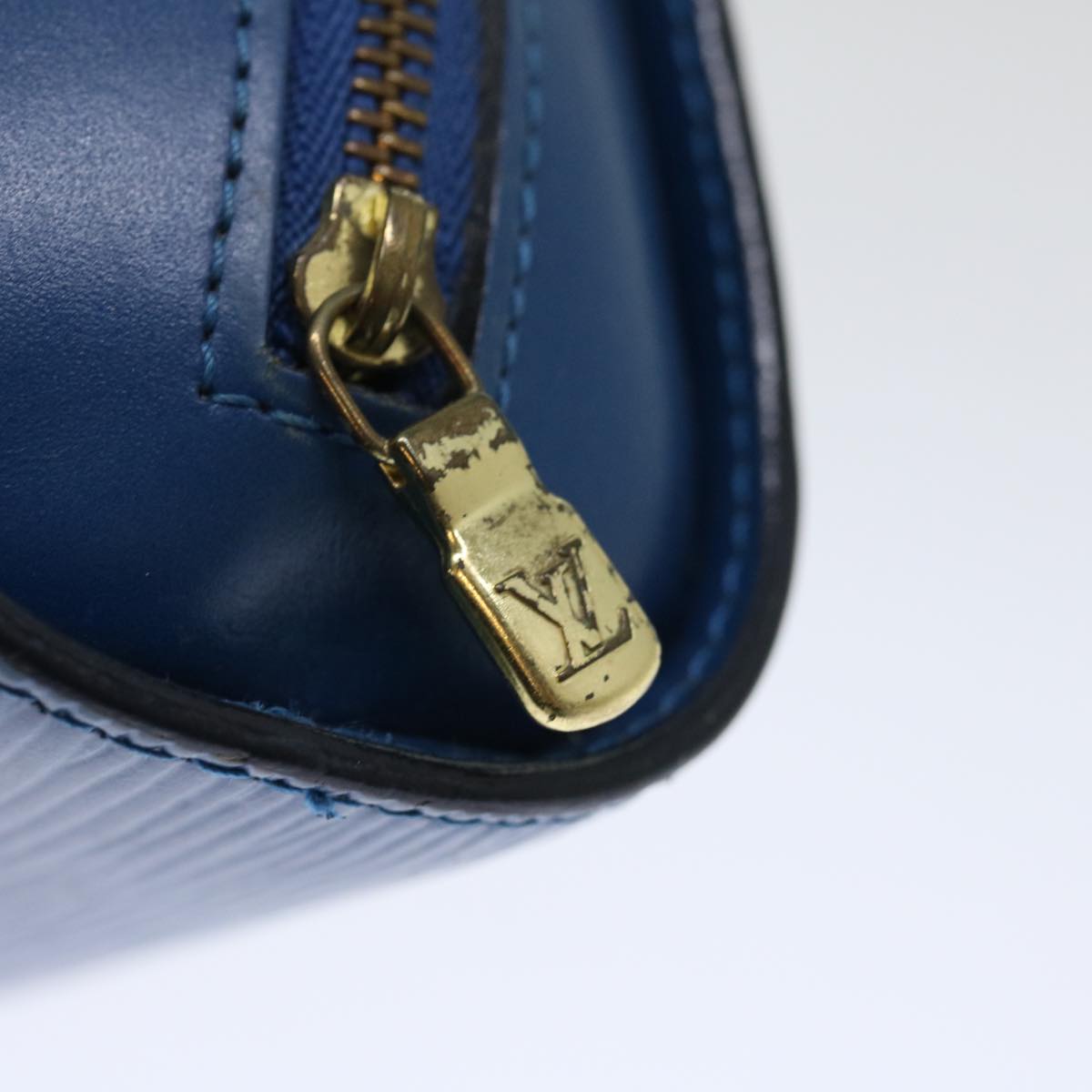 LOUIS VUITTON Epi Dauphine PM Pouch Blue M48445 LV 70428