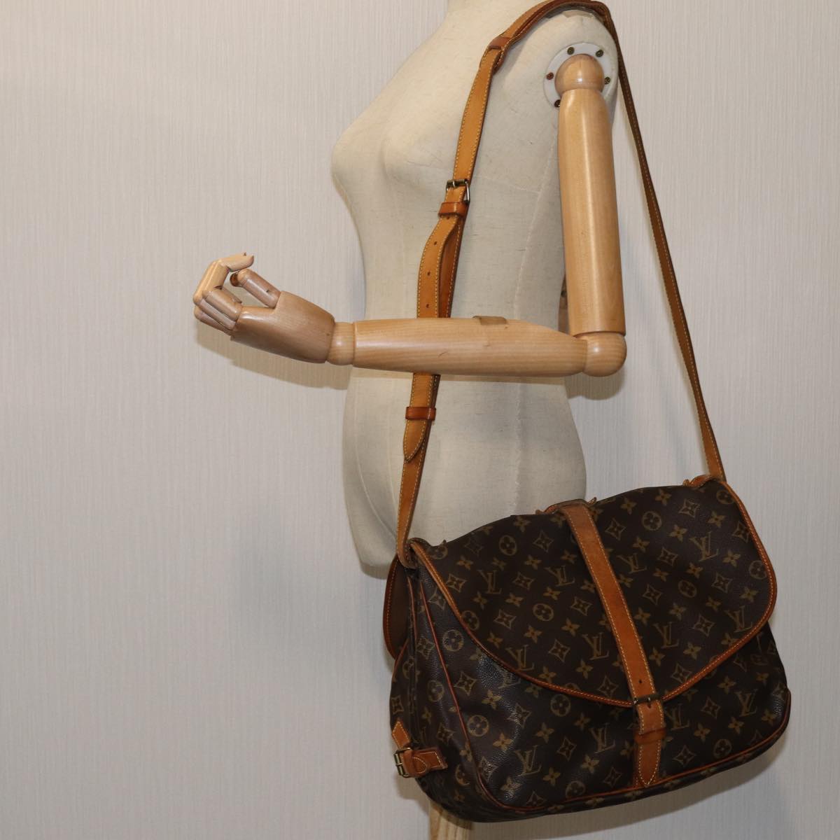 LOUIS VUITTON Monogram Saumur 35 Shoulder Bag M42254 LV 70520