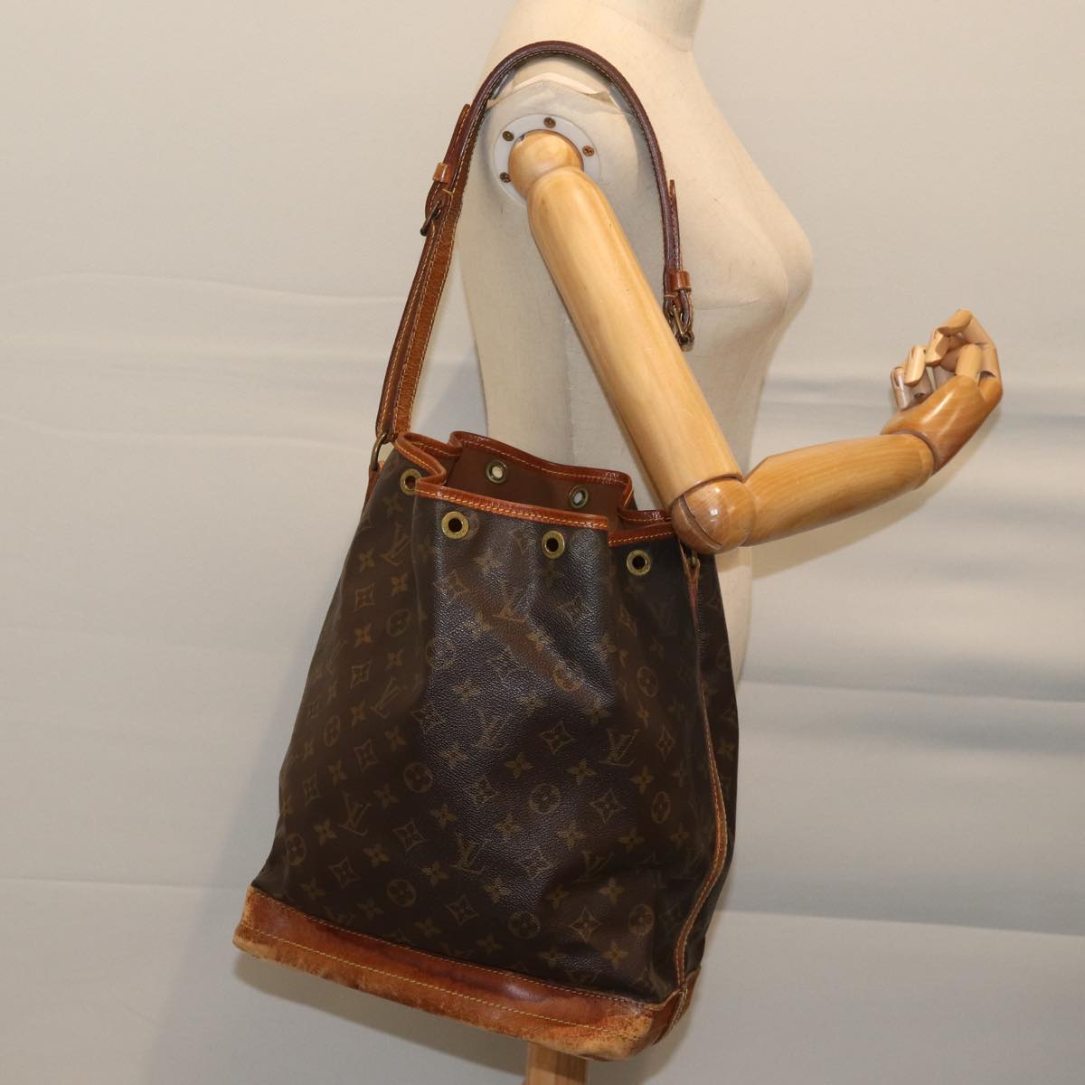 LOUIS VUITTON Monogram Noe Shoulder Bag M42224 LV 70543