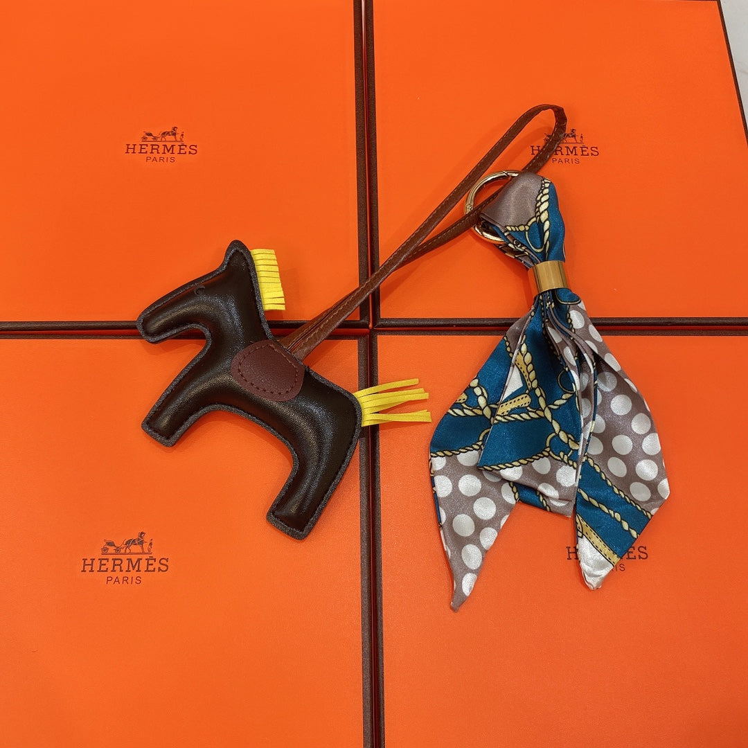 GLM -Top Quality Keychains LUV 087