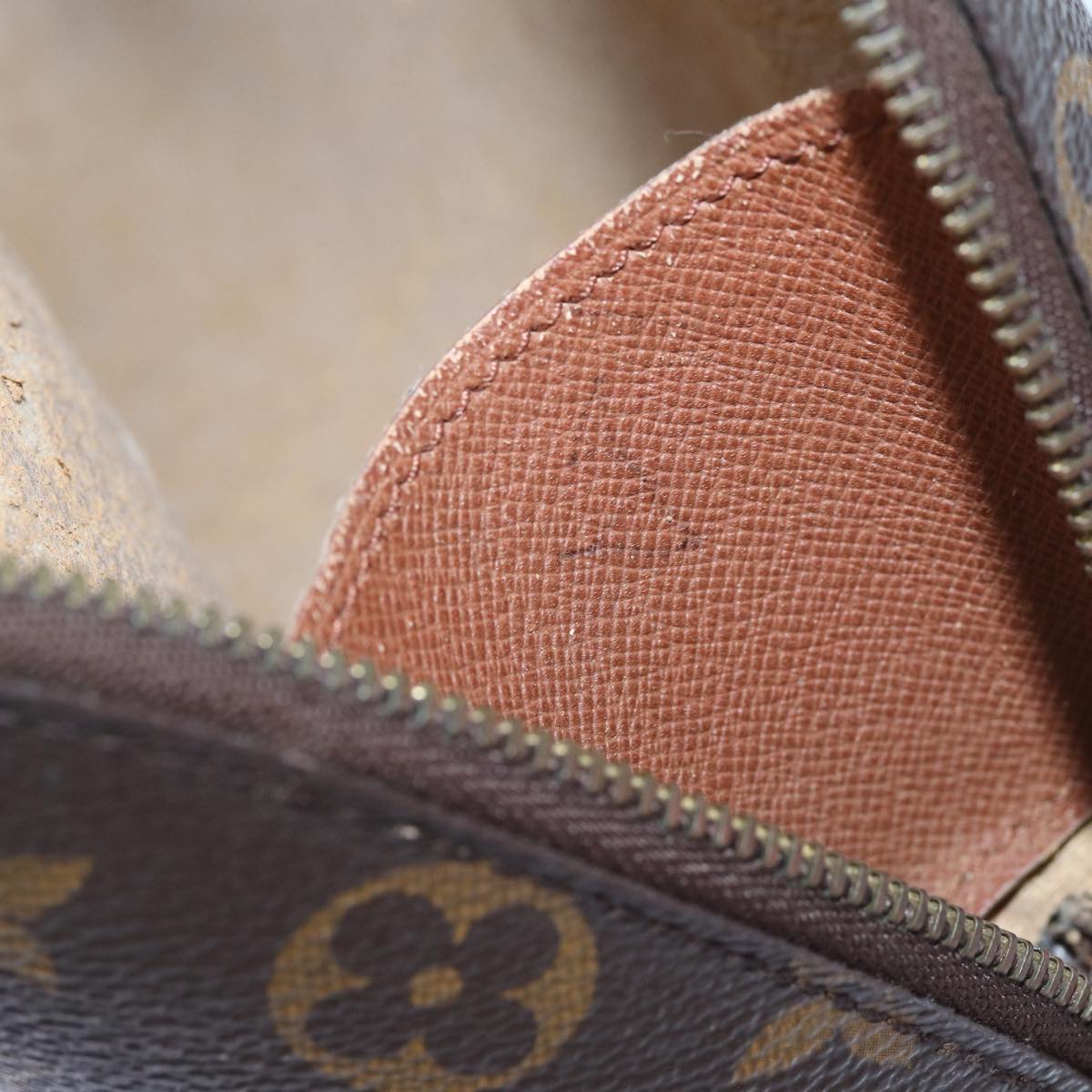 LOUIS VUITTON Monogram Trousse Demi Ronde Cosmetic Pouch M47520 LV 70711