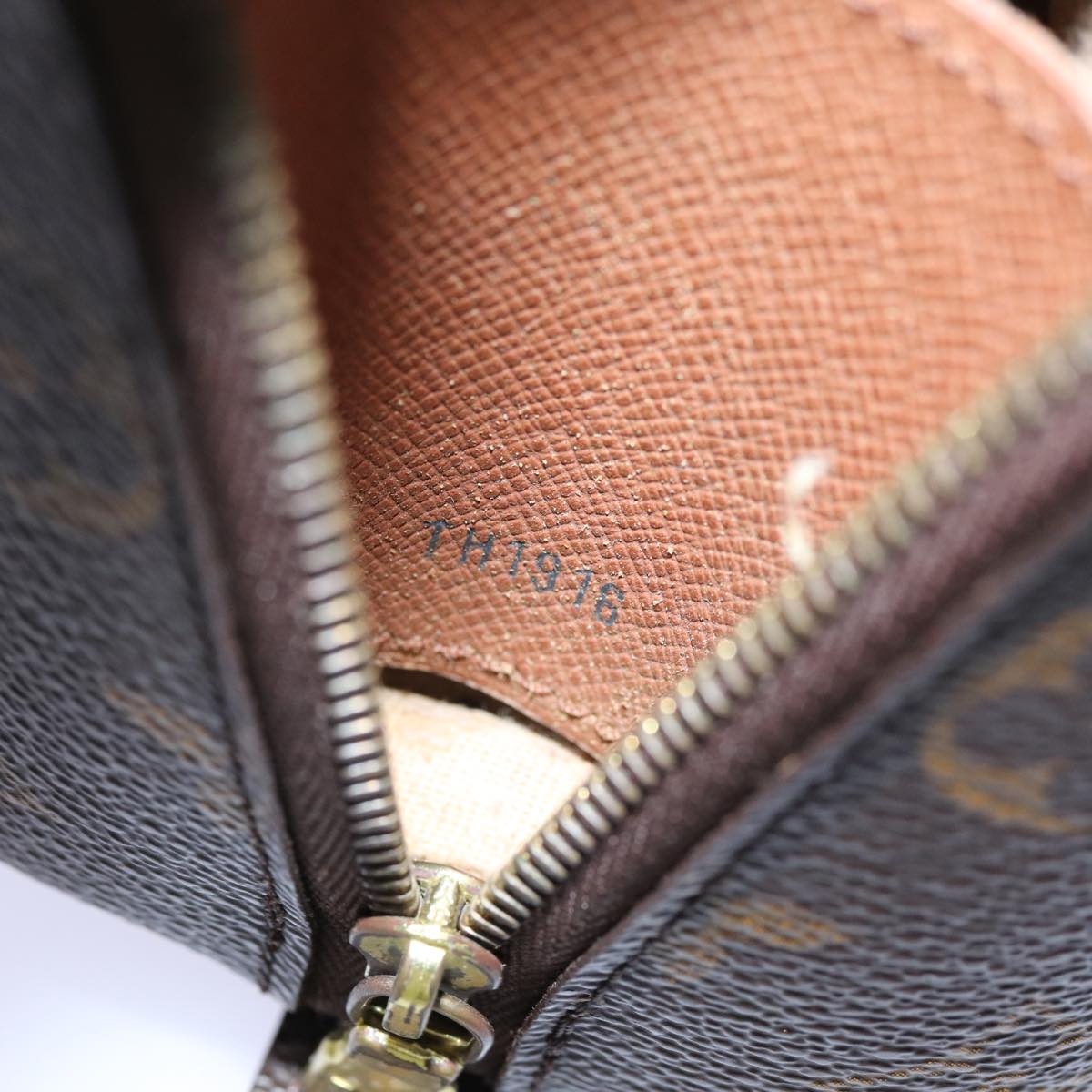 LOUIS VUITTON Monogram Trousse Demi Ronde Cosmetic Pouch M47520 LV 70711