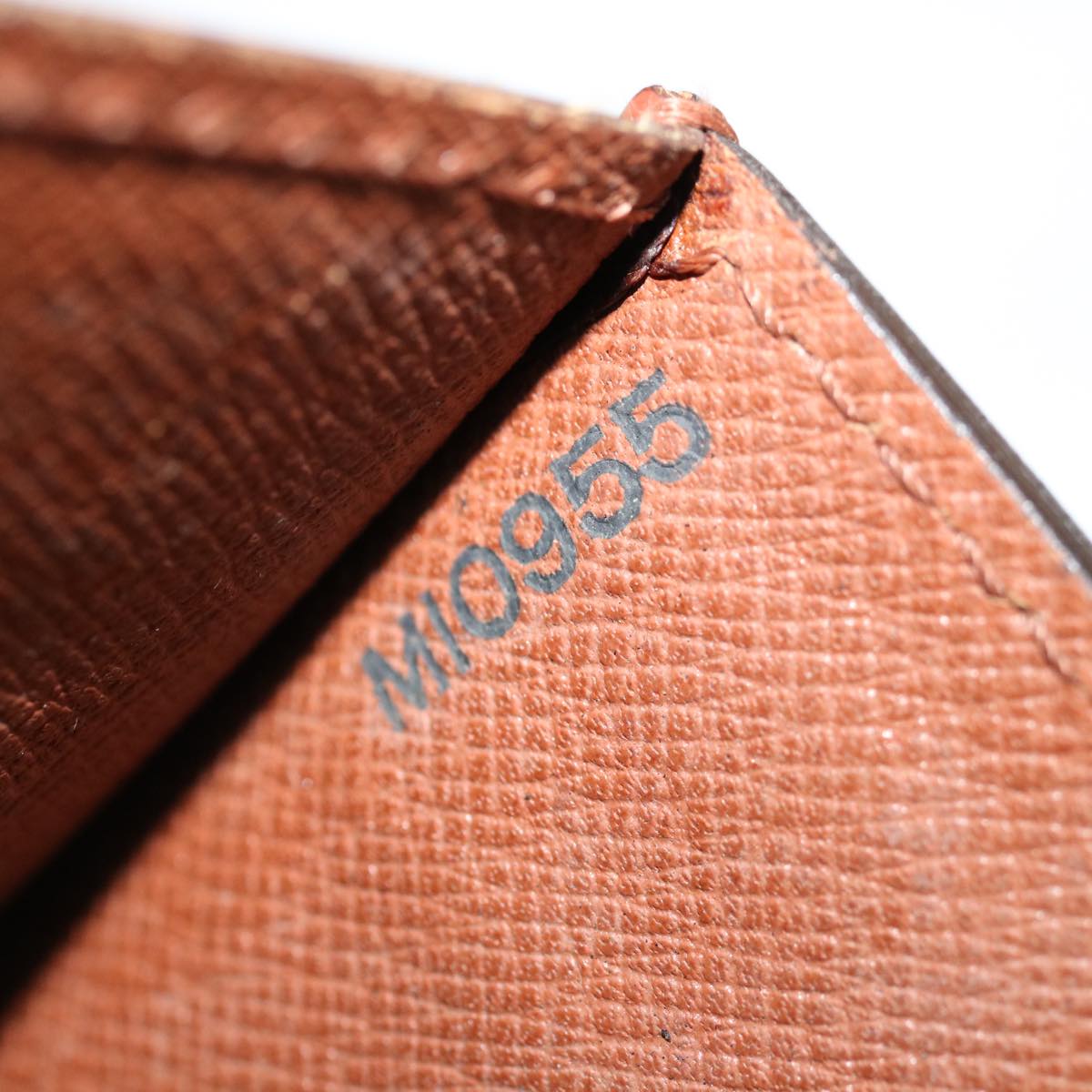 LOUIS VUITTON Epi Serie Dragonne Hand Bag Brown M52618 LV 70738