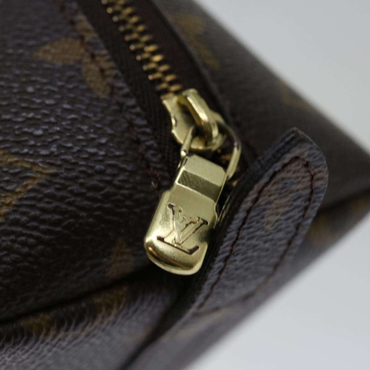LOUIS VUITTON Monogram Trousse Demi Ronde Cosmetic Pouch M47520 LV 70902