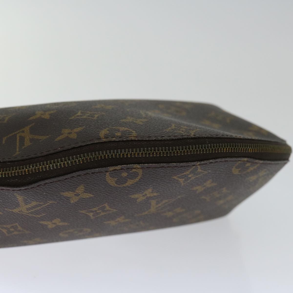 LOUIS VUITTON Monogram Trousse Demi Ronde Cosmetic Pouch M47520 LV 70902