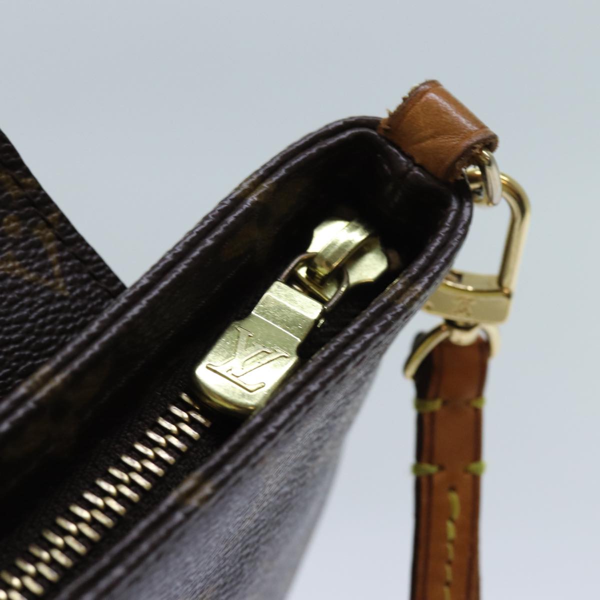 LOUIS VUITTON Monogram Partition Pouch M51901 LV 70905
