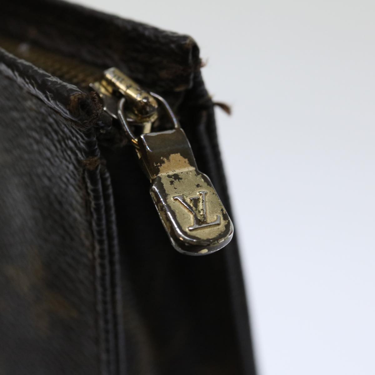 LOUIS VUITTON Monogram Poche Toilette 15 Pouch M47546 LV 70907