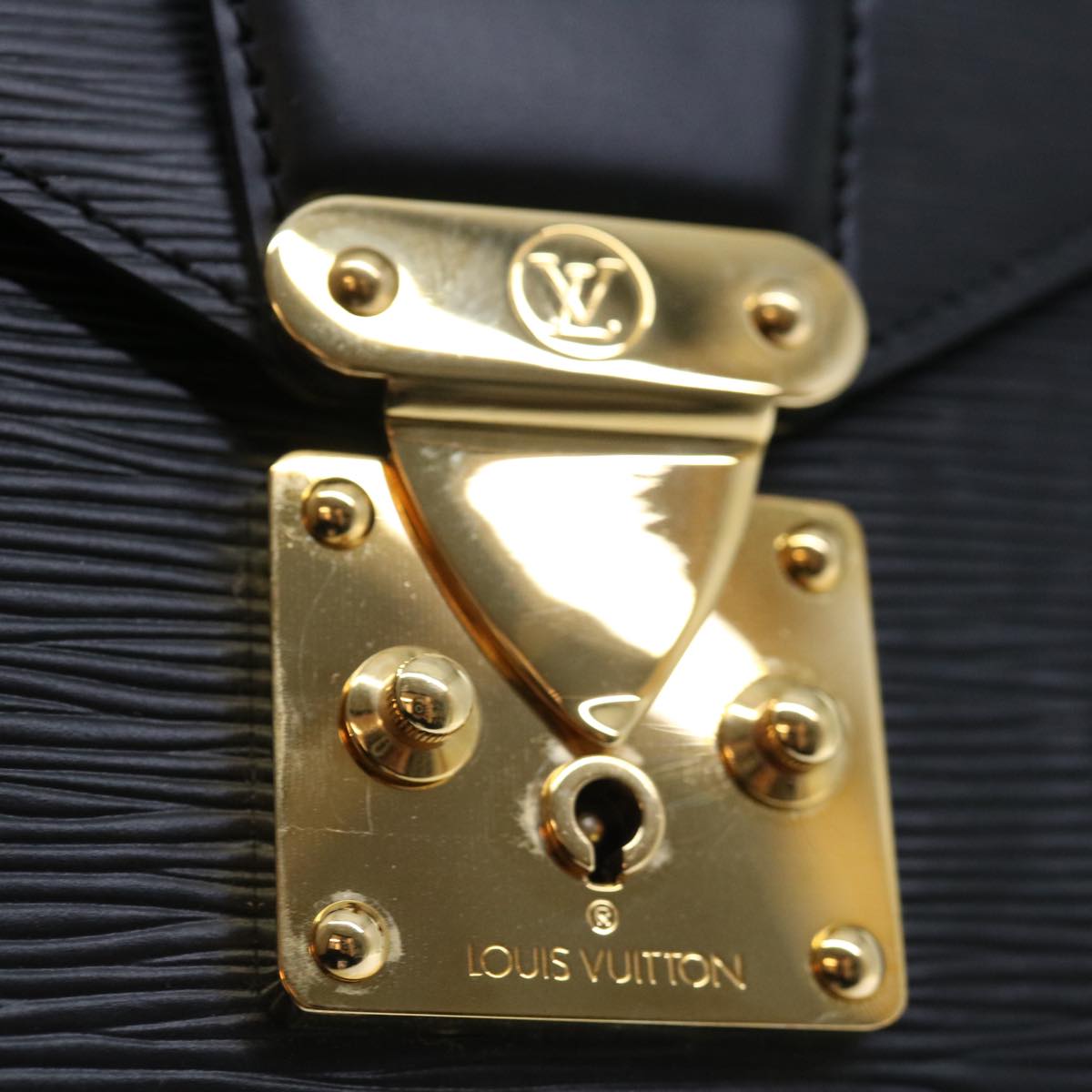 LOUIS VUITTON Epi Serie Dragonne Hand Bag Black M52612 LV 70928