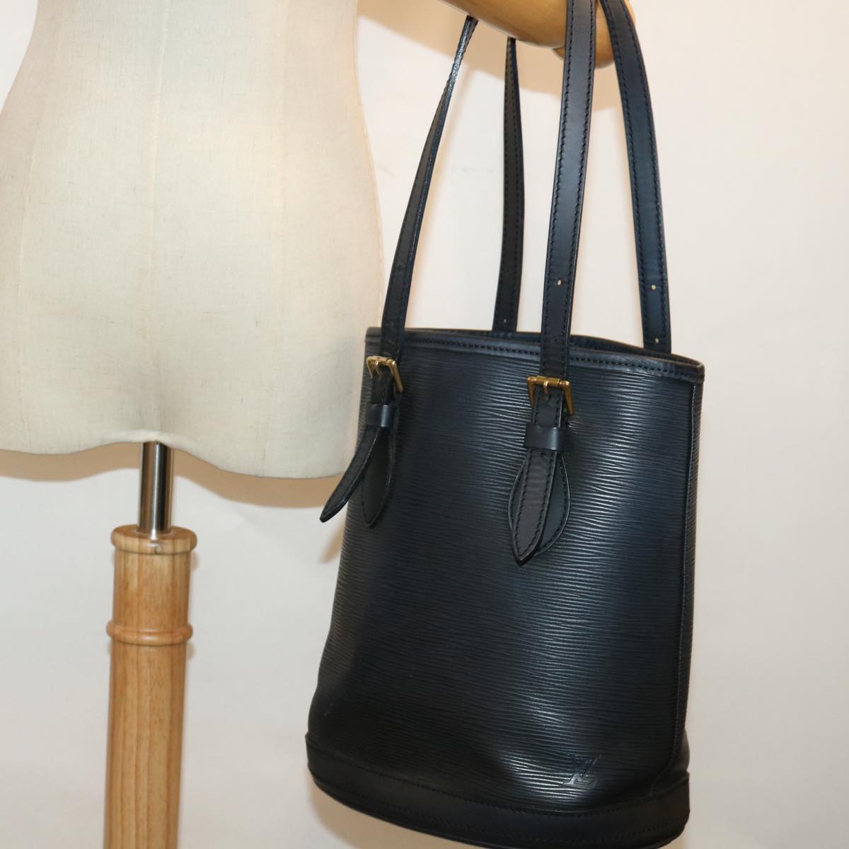 LOUIS VUITTON Epi Bucket PM Shoulder Bag Black M58992 LV 70952