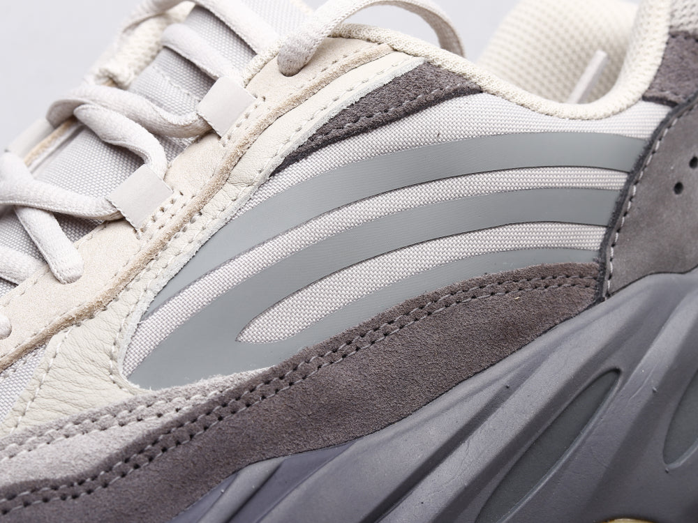 GLM - Yzy 700 Volcanic Ash Sneaker