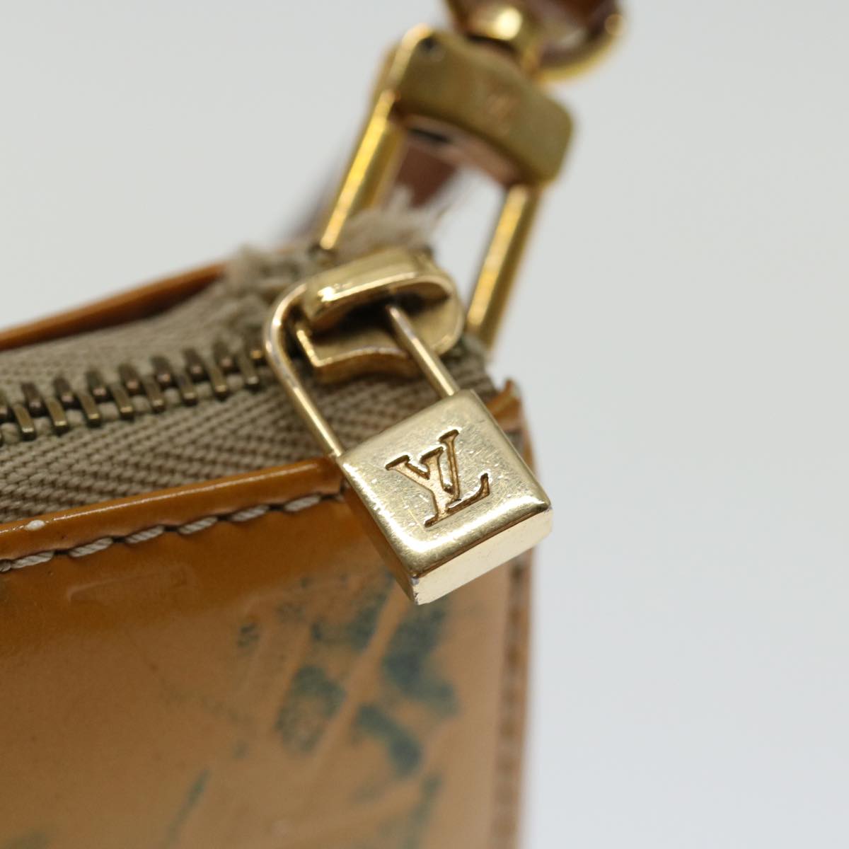 LOUIS VUITTON Monogram Vernis Lexington Pouch Beige M91010 LV 71143
