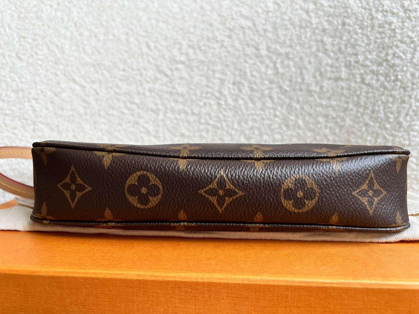Louis Vuitton Pochette Accessoires Monogram (RRP £970)