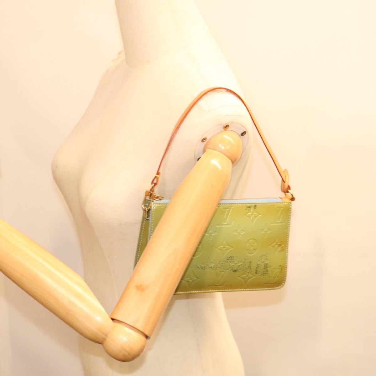 LOUIS VUITTON Monogram Vernis Lexington Pouch Baby Blue M91011 LV 71204