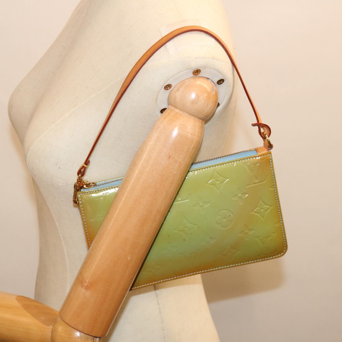 LOUIS VUITTON Monogram Vernis Lexington Pouch Baby Blue M91011 LV 71205