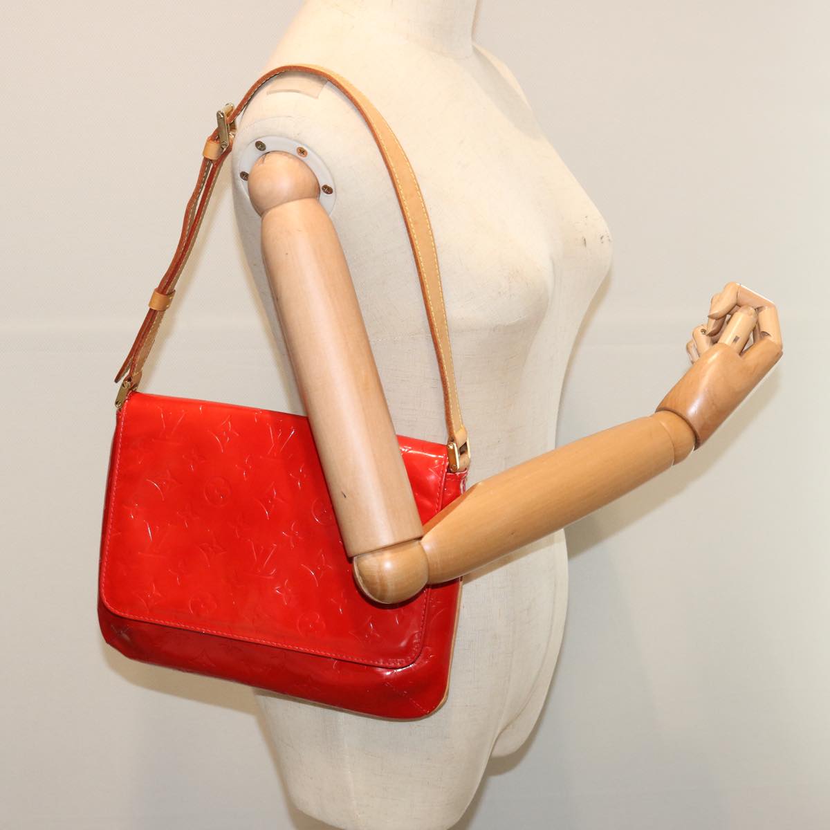 LOUIS VUITTON Monogram Vernis Thompson Street Bag Red M91094 LV 71222