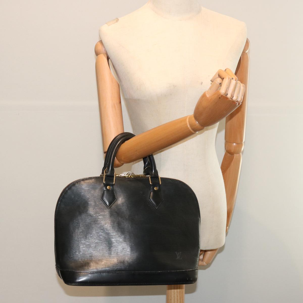 LOUIS VUITTON Epi Alma Hand Bag Black M52142 LV 71276
