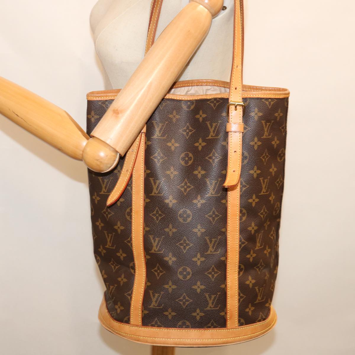 LOUIS VUITTON Monogram Bucket GM Shoulder Bag M42236 LV 71398