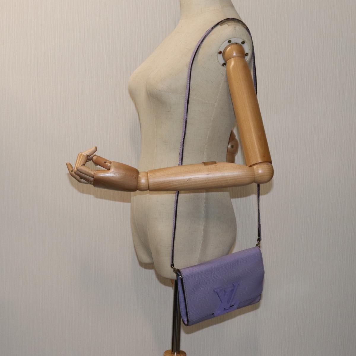 LOUIS VUITTON Epi Pochette Louise PM Clutch Bag Lila LV 71416