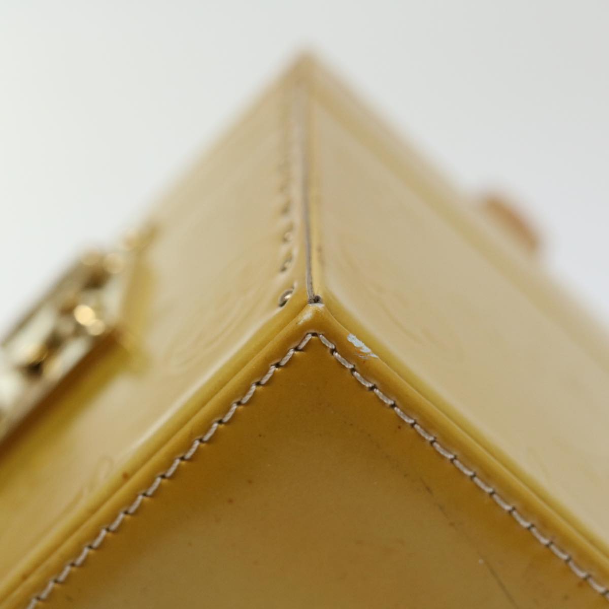 LOUIS VUITTON Monogram Vernis Bleecker Cosmetic Pouch Beige M91002 71437