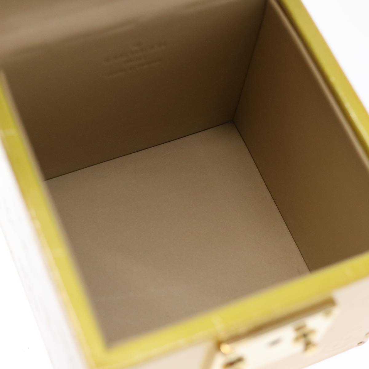 LOUIS VUITTON Monogram Vernis Bleecker Cosmetic Pouch Beige M91002 71437