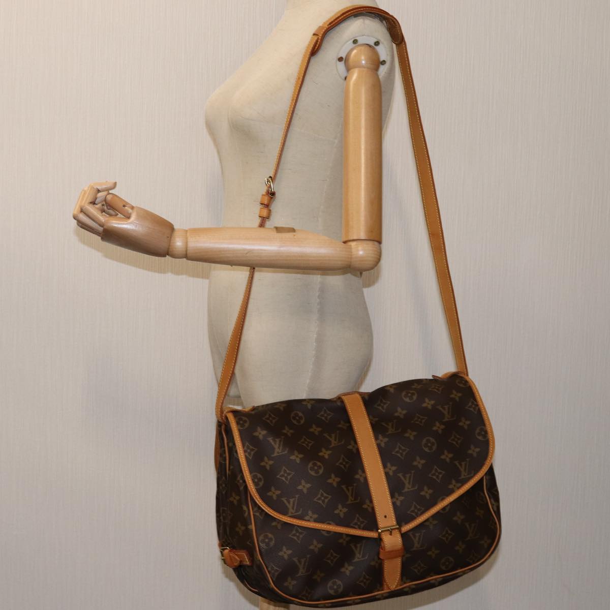 LOUIS VUITTON Monogram Saumur 35 Shoulder Bag M42254 LV 71604A