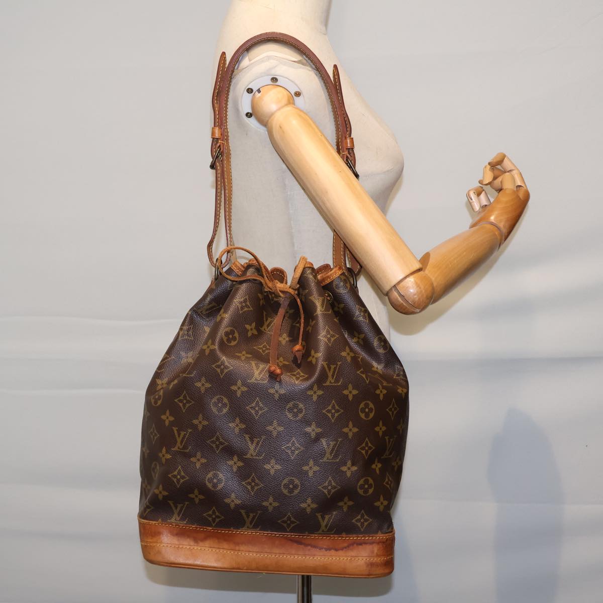 LOUIS VUITTON Monogram Noe Shoulder Bag M42224 LV 71626