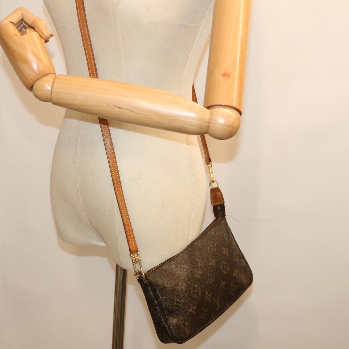 LOUIS VUITTON Monogram Pochette Accessoires Pouch M51980 LV 71684