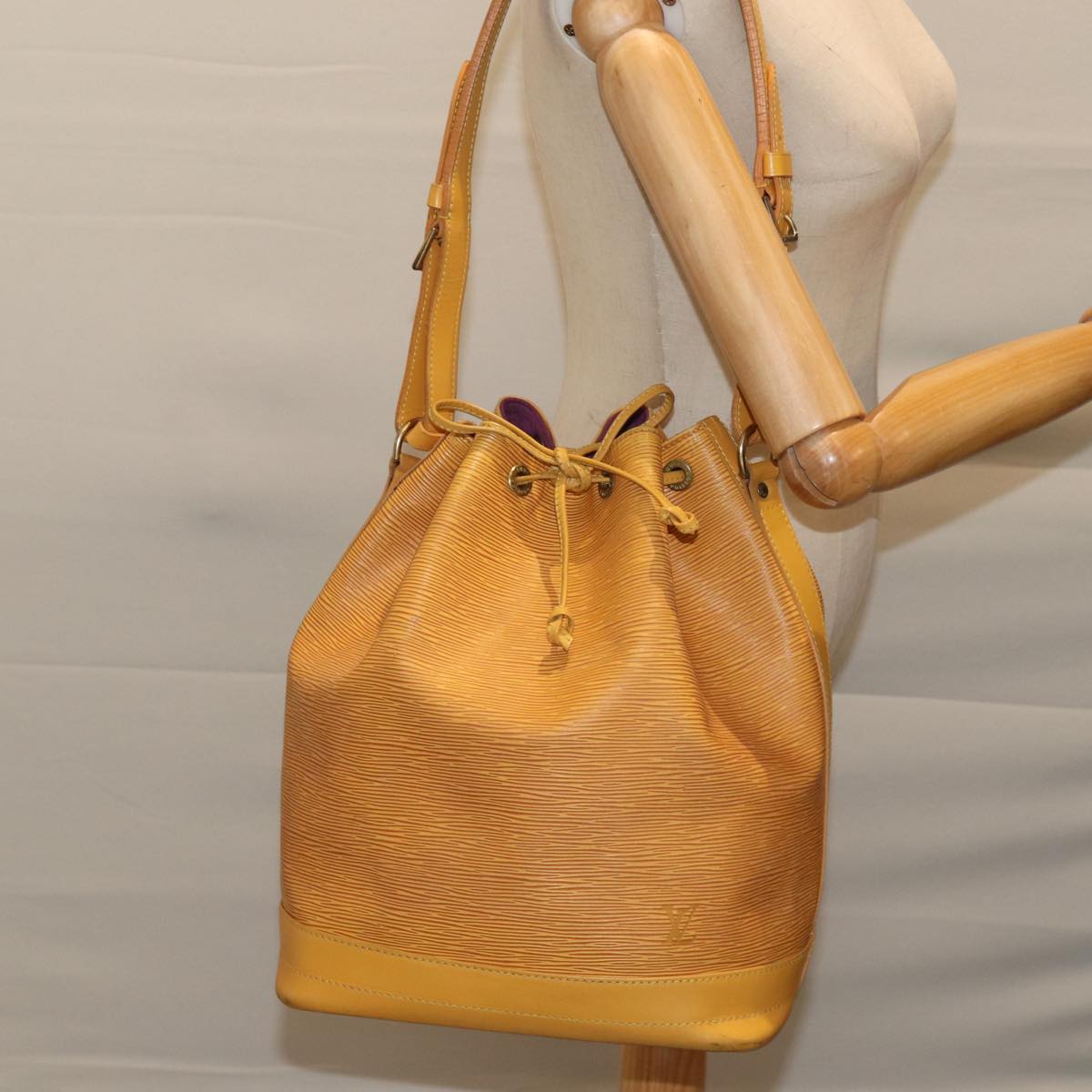 LOUIS VUITTON Epi Noe Shoulder Bag Tassili Yellow M44009 LV 71772