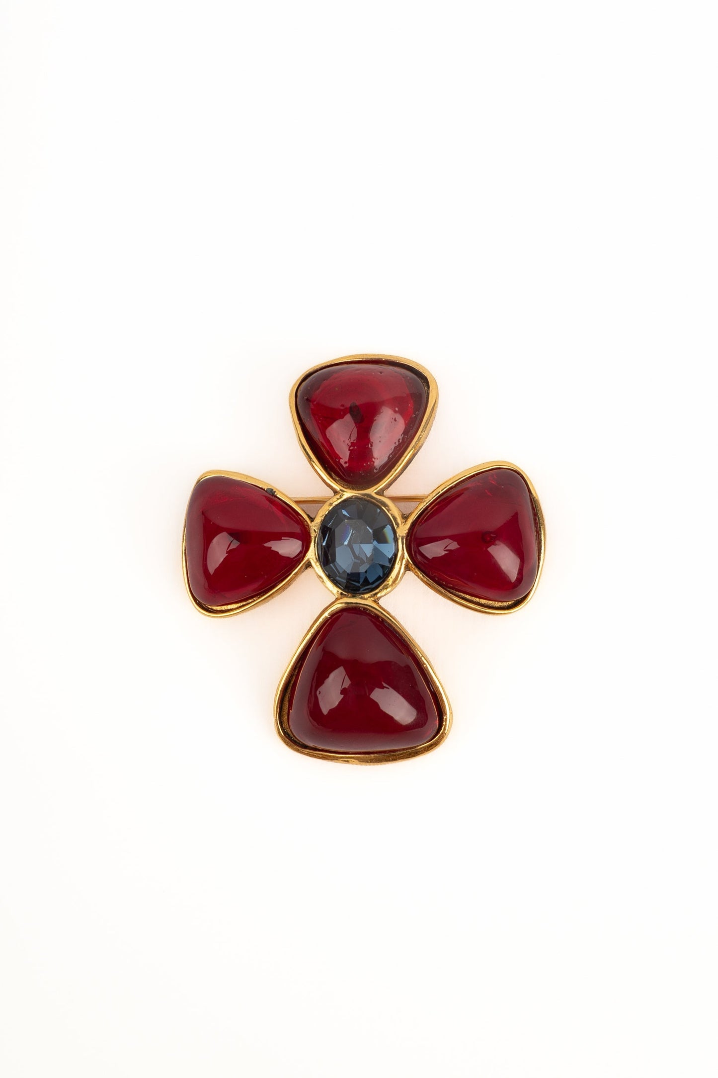 Broche croix Chanel