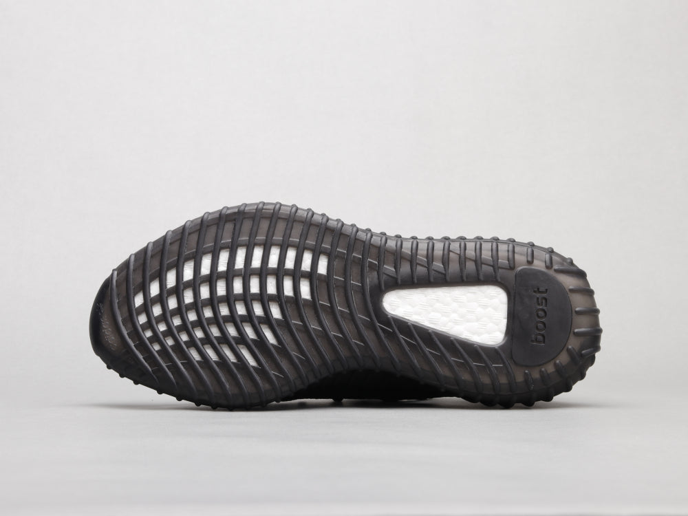 GLM - Yzy 350 Black And Red Sneaker