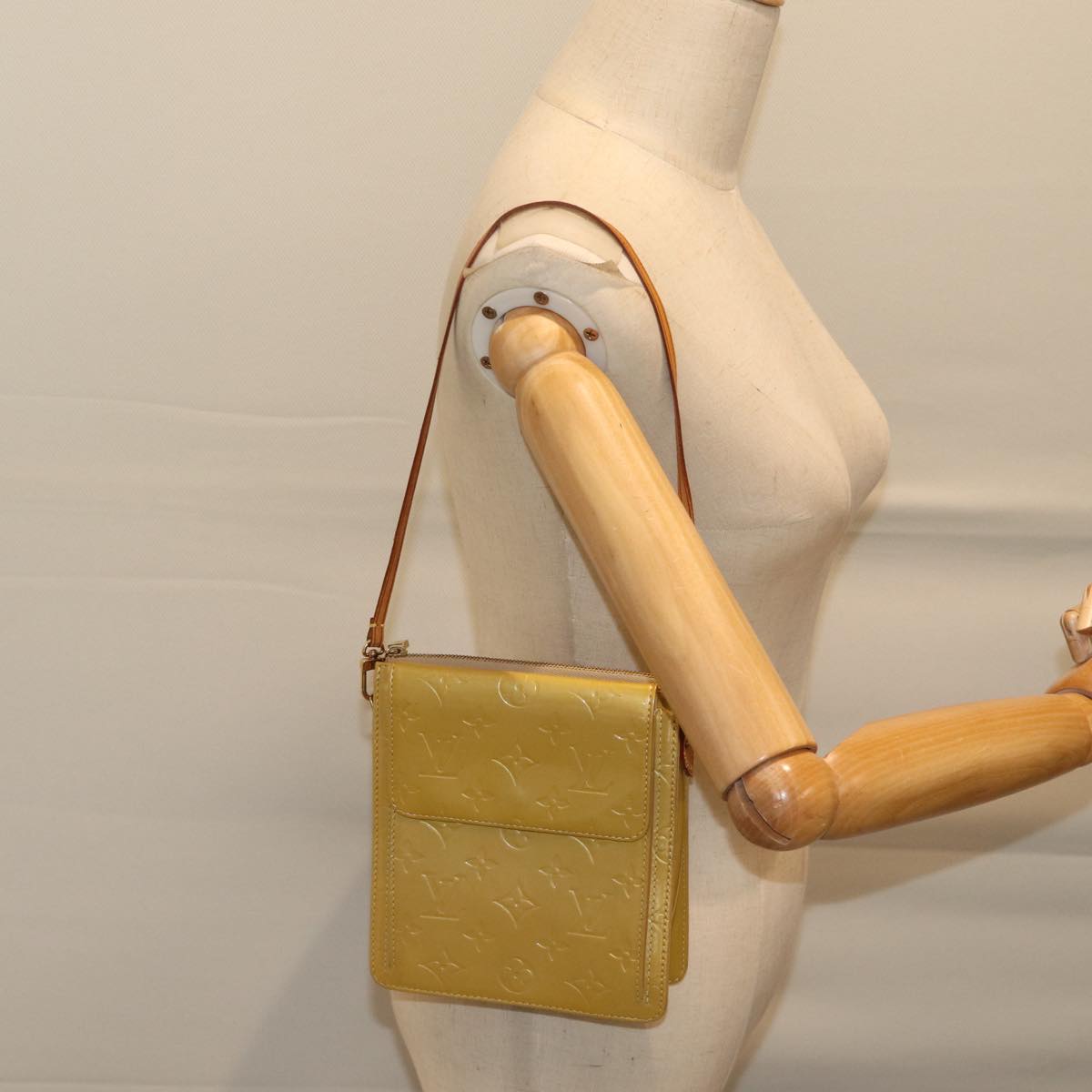 LOUIS VUITTON Monogram Vernis Motto Accessory Pouch Beige M91136 LV 72000
