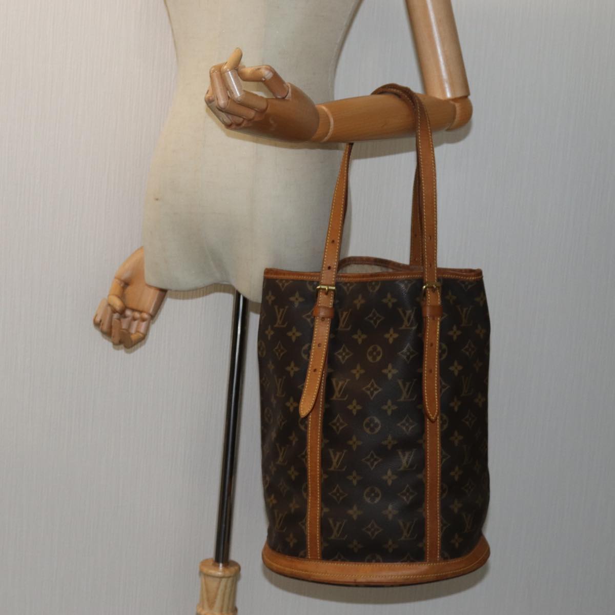 LOUIS VUITTON Monogram Bucket GM Shoulder Bag M42236 LV 72362