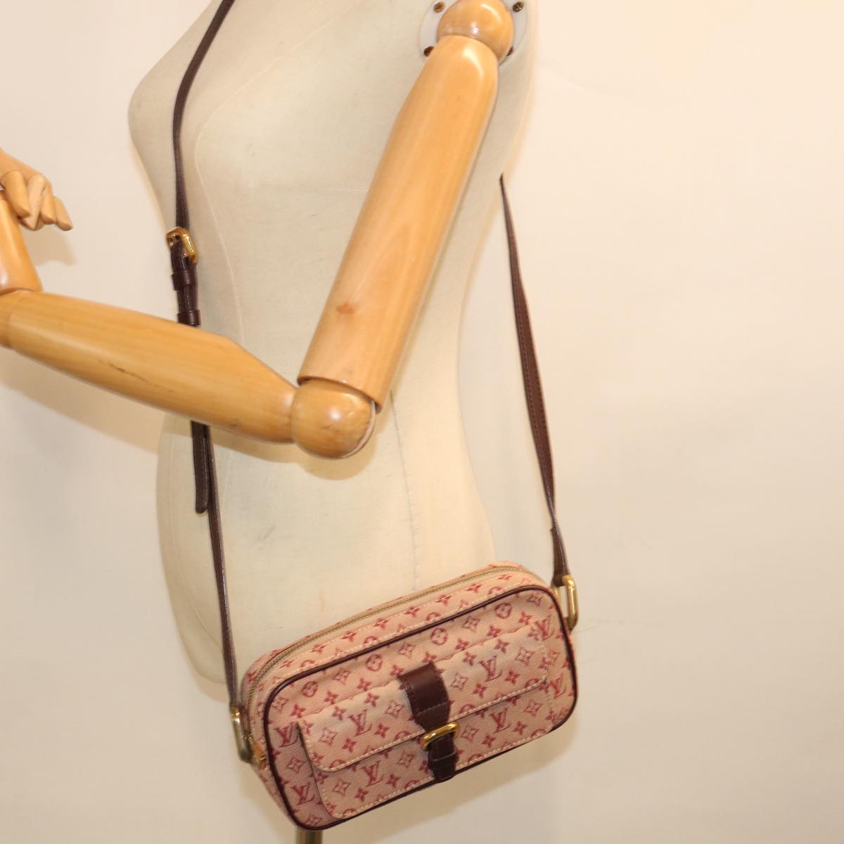 LOUIS VUITTON Monogram Mini Juliet MM Shoulder Bag Red M92219 LV 72590