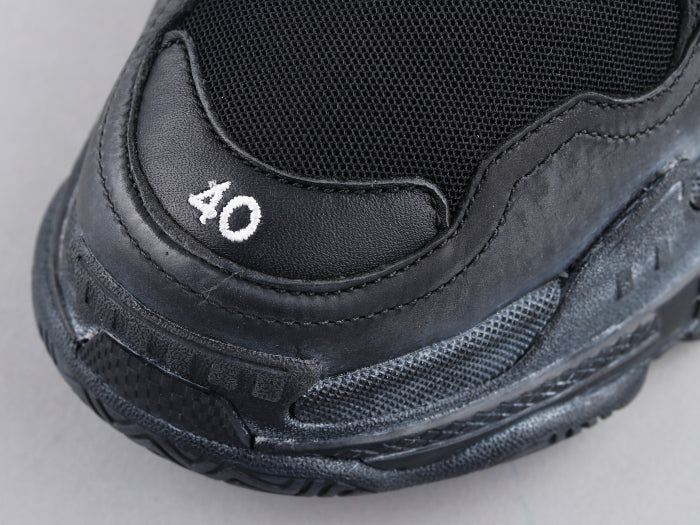 GLM - Bla Triple S Pure Black Sneaker