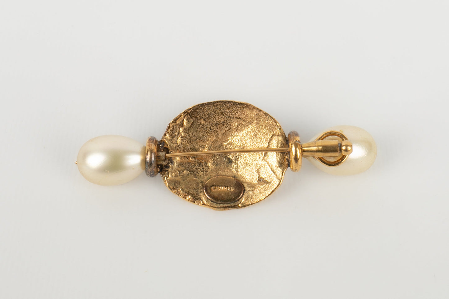 Broche lion Chanel