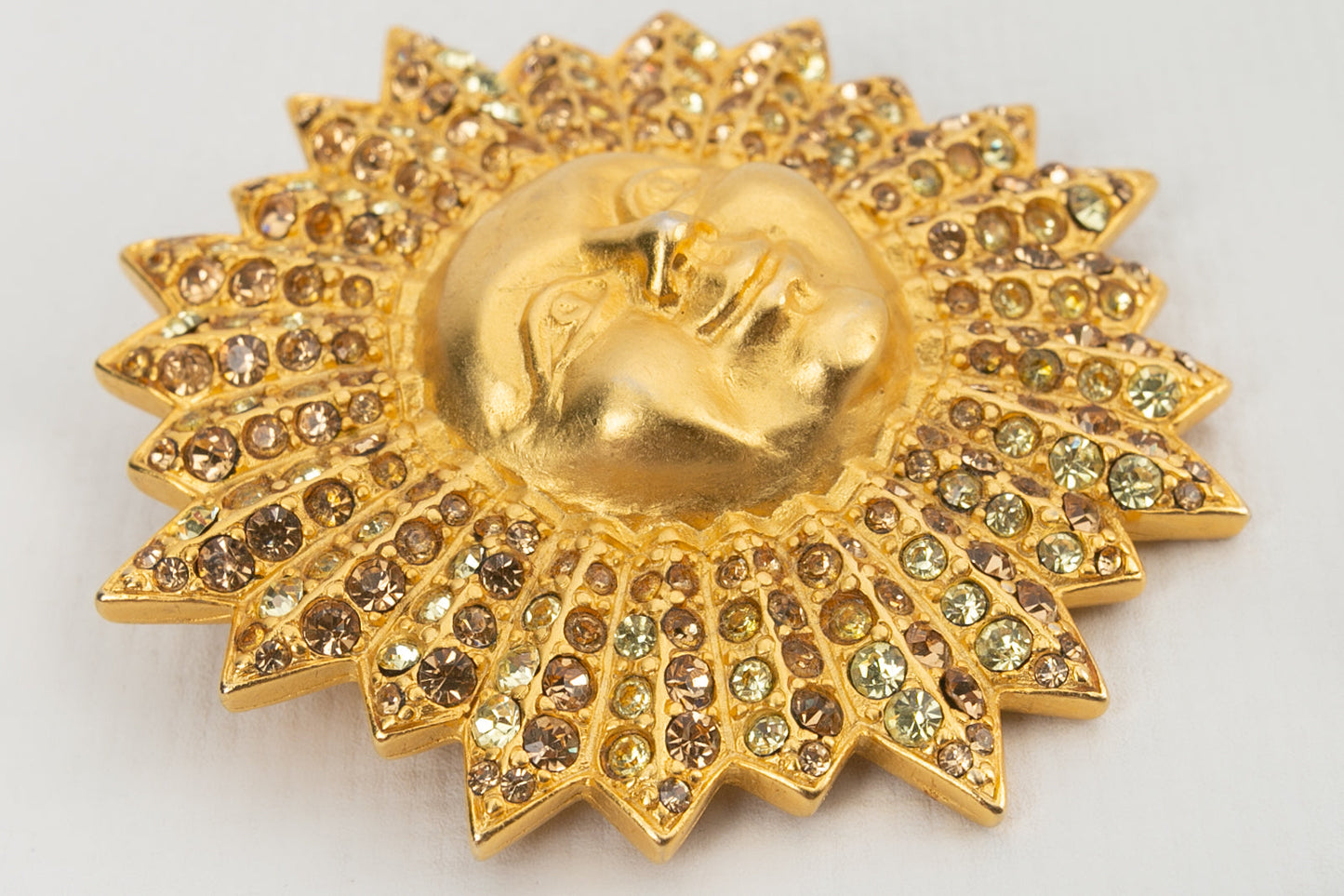 Broche soleil Karl Largerfeld