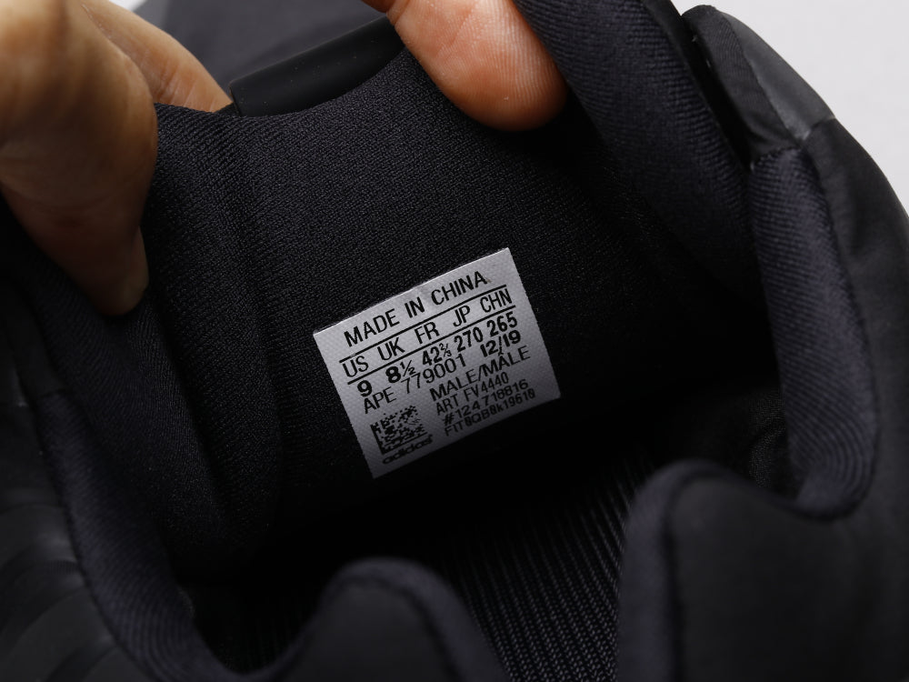 GLM - Yzy 700 Dark Glow Sneaker