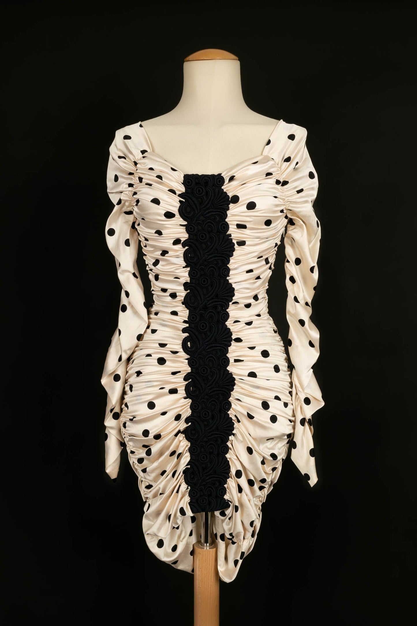 Robe Angelo Tarlazi