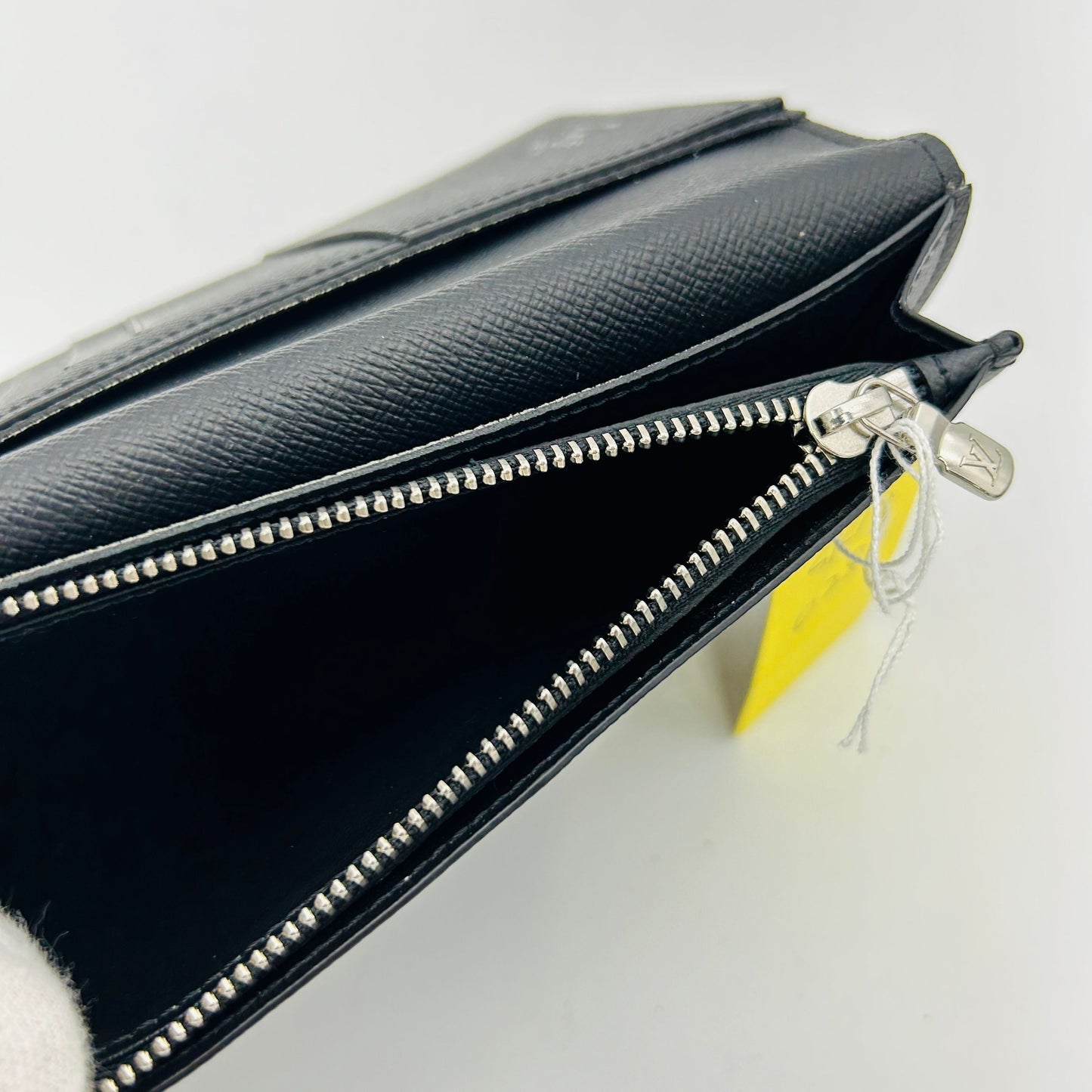 Louis Vuitton Portefeuille Brazza Epi Leather Black Bi-fold Long Wallet GP22274702