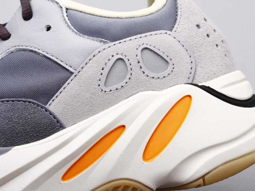 GLM - Yzy 700 Magnet Sneaker