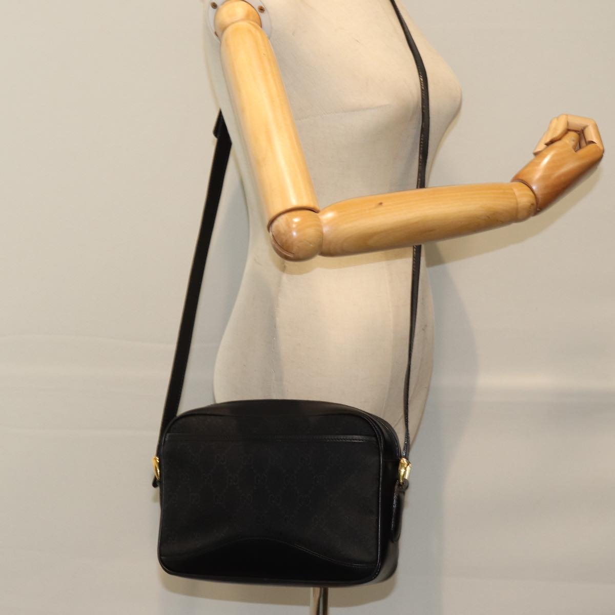 GUCCI GG Canvas Shoulder Bag Black 007 123 0225 76695