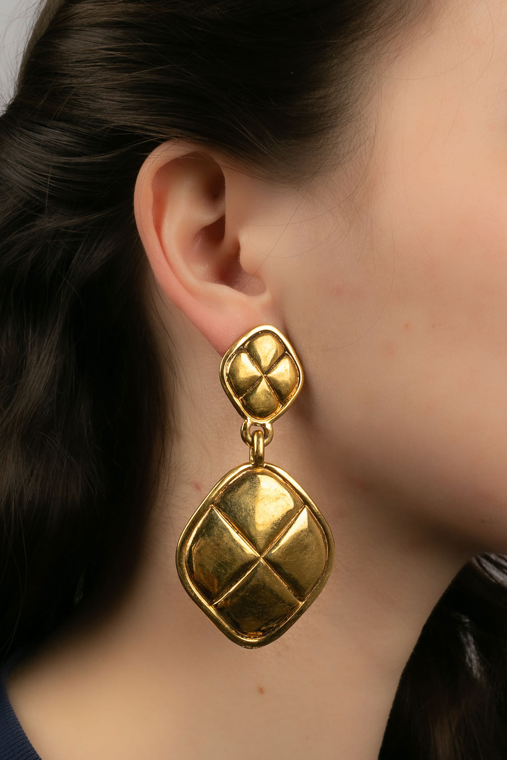 Boucles d'oreilles matelassÃ©es Chanel