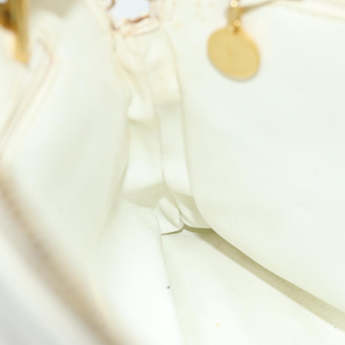 CHANEL Matelasse Chain Shoulder Bag Leather White CC 77469