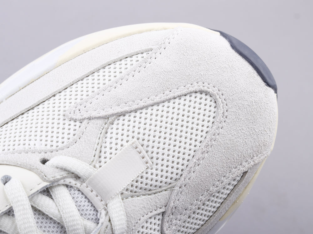 GLM - Yzy 700 Analog Beige Sneaker